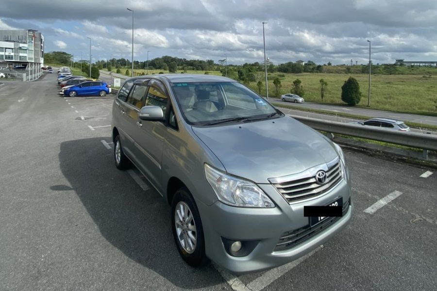 Toyota Innova New (Auto)