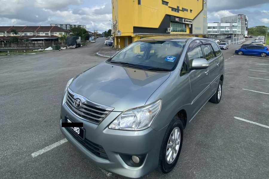 Toyota Innova 2012 (A)