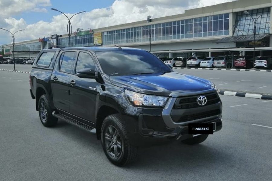 Toyota Hilux (Auto)