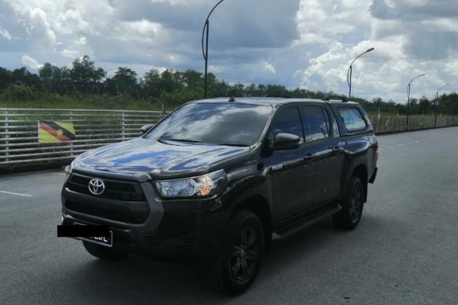 Toyota Hilux (Auto)